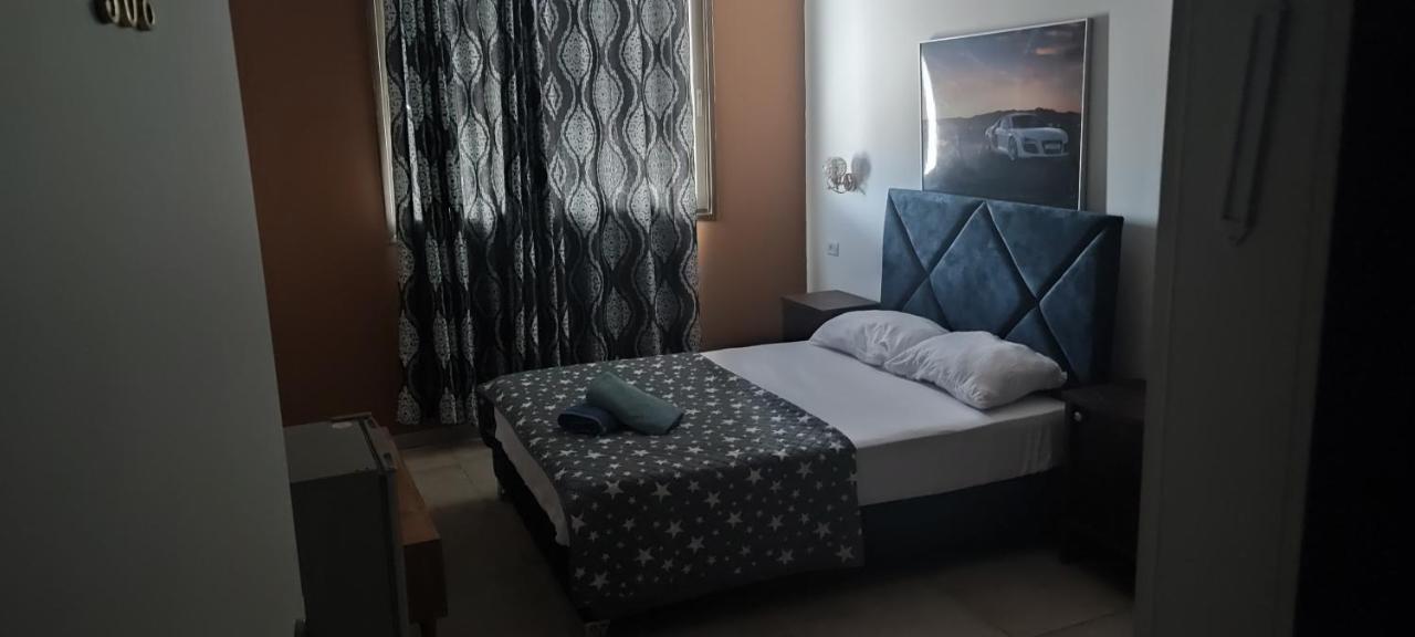 Central Laguardia Hotel Tel Aviv Bagian luar foto