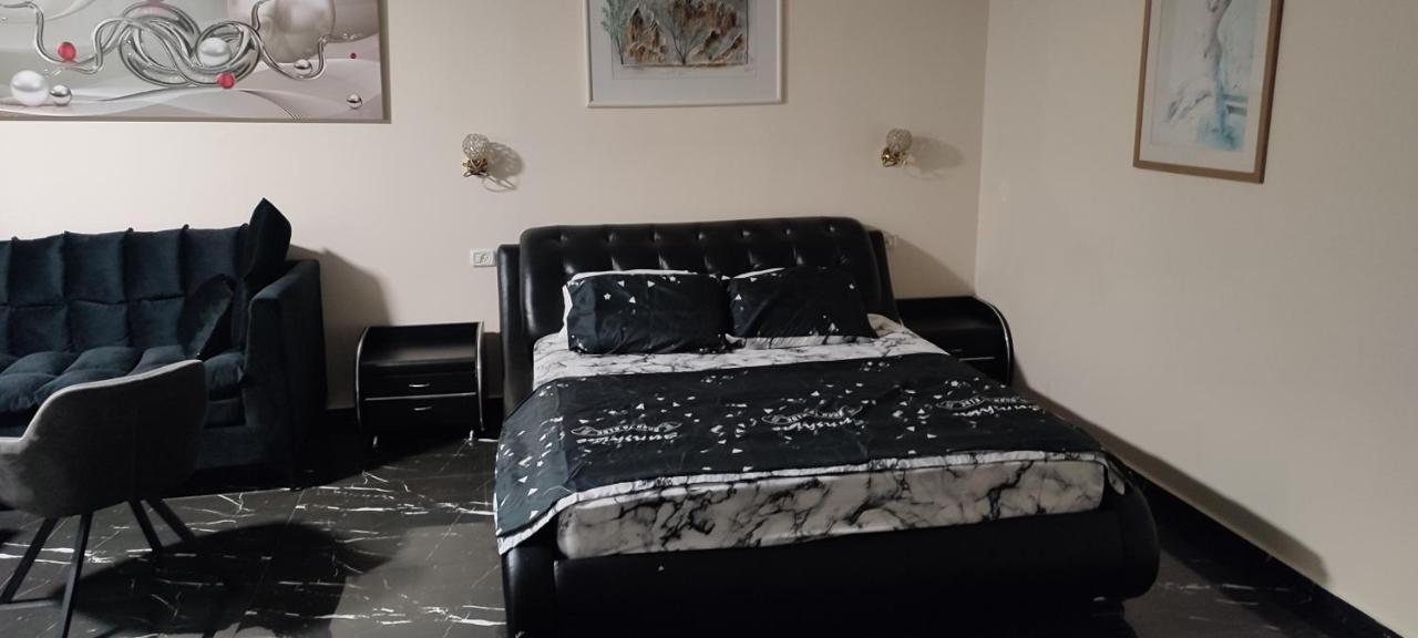 Central Laguardia Hotel Tel Aviv Bagian luar foto