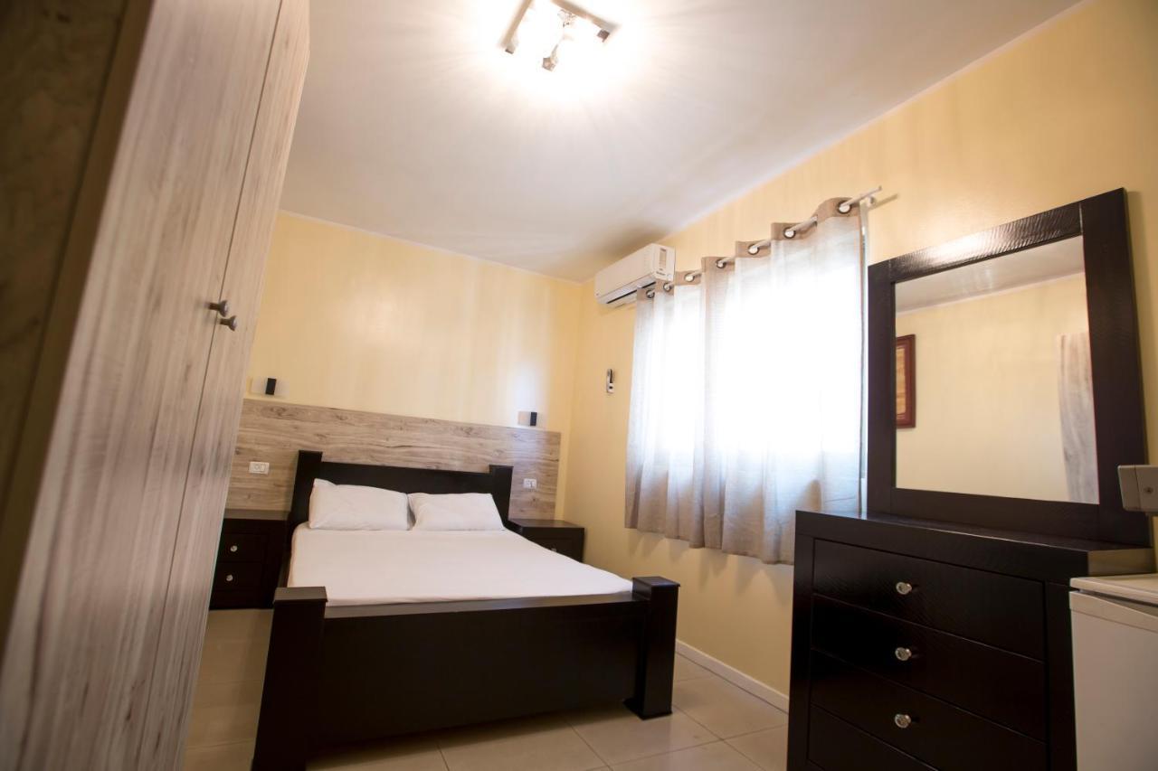 Central Laguardia Hotel Tel Aviv Bagian luar foto