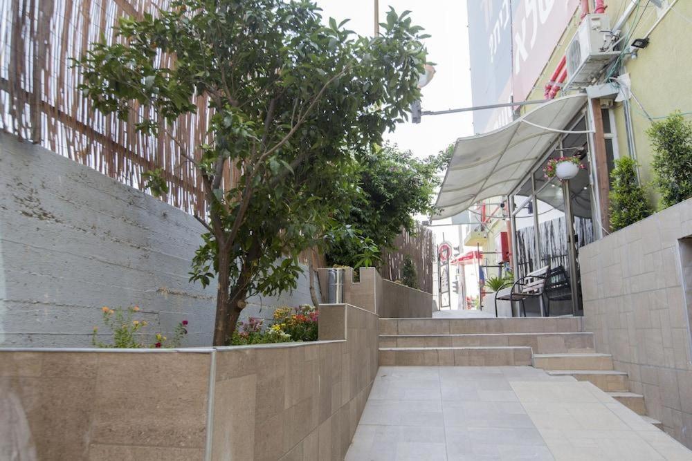 Central Laguardia Hotel Tel Aviv Bagian luar foto