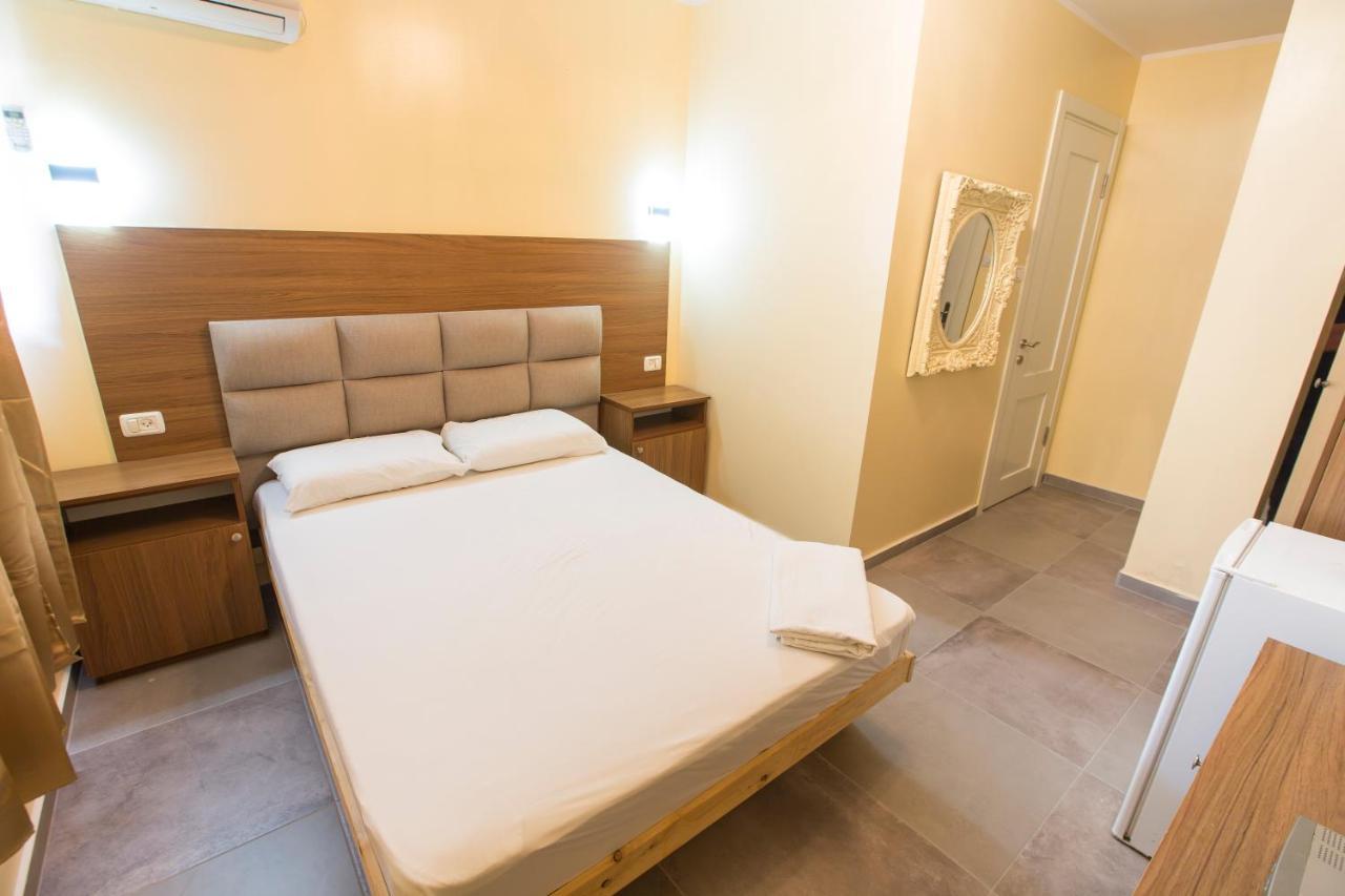 Central Laguardia Hotel Tel Aviv Bagian luar foto
