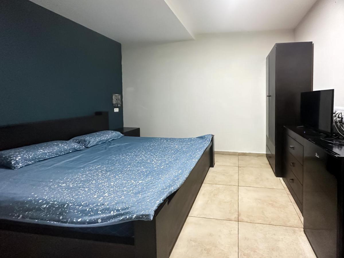 Central Laguardia Hotel Tel Aviv Bagian luar foto