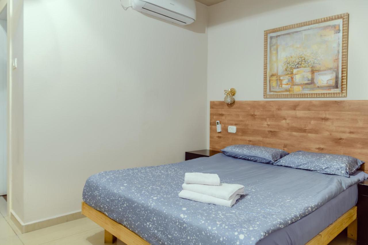 Central Laguardia Hotel Tel Aviv Bagian luar foto