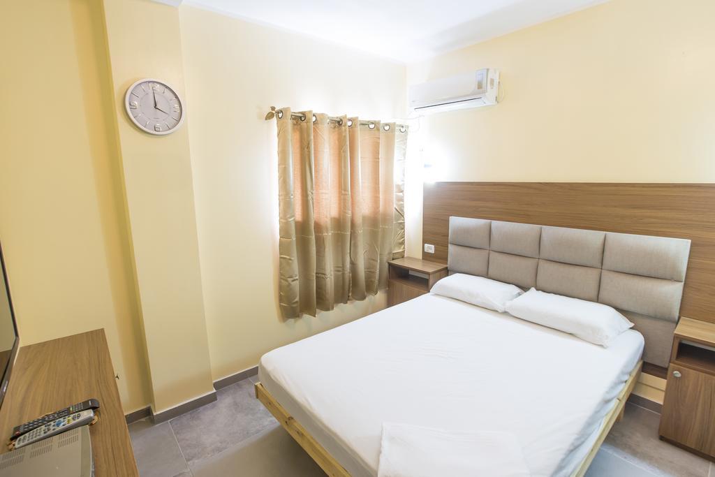 Central Laguardia Hotel Tel Aviv Bagian luar foto