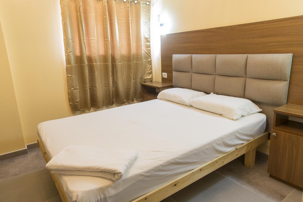 Central Laguardia Hotel Tel Aviv Bagian luar foto