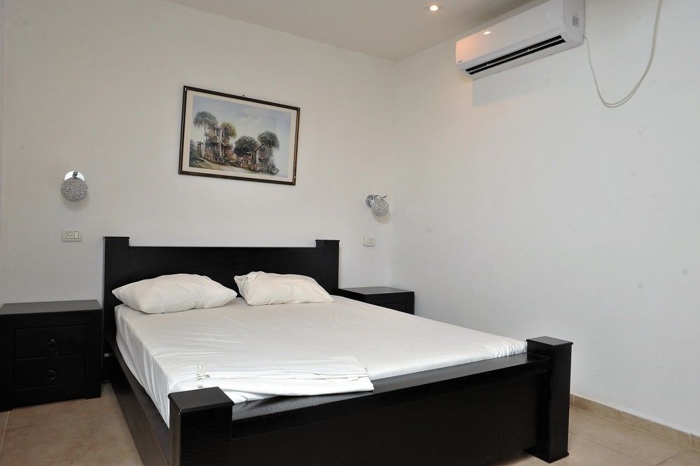 Central Laguardia Hotel Tel Aviv Bagian luar foto